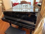Yamaha C2 Grand Akustik Kuyruklu Piyano (Parlak Siyah)